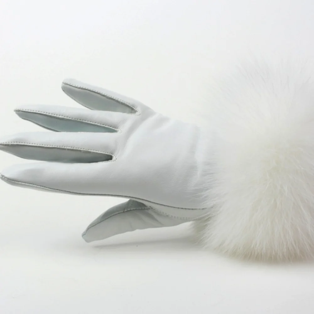 πNWT White Soft Leather Gloves With White Fox Fur and Velvet Lininβ¦ - Picture 9 of 11
